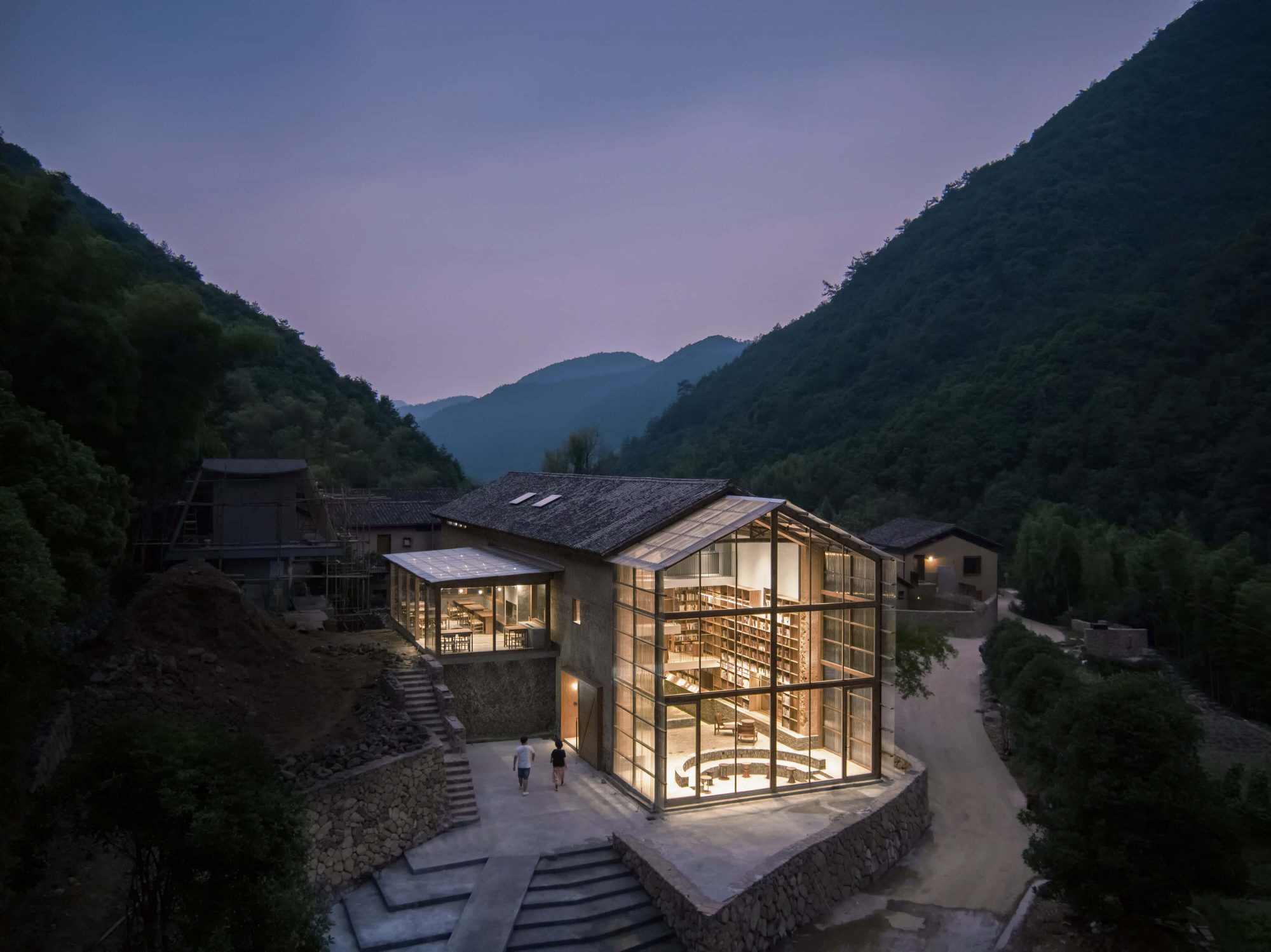 Capsule Hotel and Bookstore in Village Qinglongwu [2000x1498]
