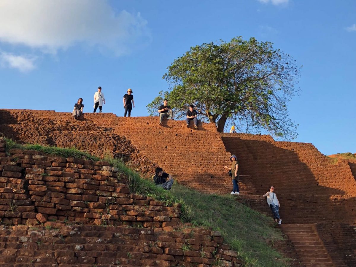 At the beginning of the New Year 2019, all our studio members and some friends spent a wonderful holiday in Sri Lanka.